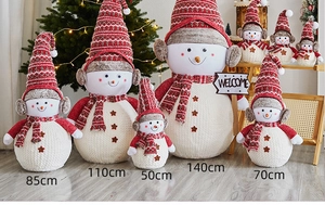 Comparaison de tailles de cinq bonshommes de neige en peluche de 50cm à 140cm
