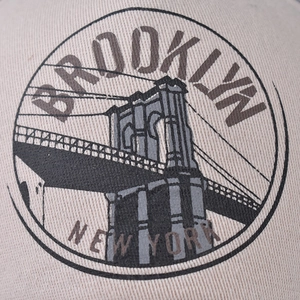 Vintage gewaschene khaki Brooklyn Baseballkappe mit bedrucktem Brooklyn Bridge Logo