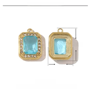 Detail eines hellblauen Zirkon-Rechteckanhängers mit Edelstahlbasis und Abmessungen