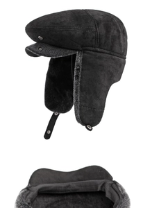 Detalle del gorro de invierno con forro de piel sintética y orejeras de felpa