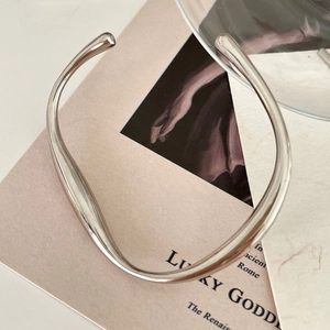 Minimalist 925 sterling silver irregular choker necklace with high-polished metallic finish