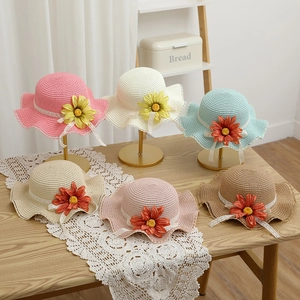 Ensemble chapeau de paille pour enfants avec dentelle et grandes fleurs de tournesol