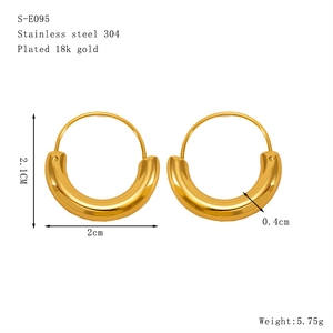 Technical specs of 18k gold plated stainless steel C-shape earrings with size measurements