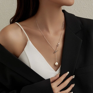 Elegant branch necklace with baroque freshwater pearl on a model in a black suit