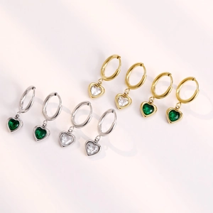Boucles d'oreilles créoles cœur minimalistes en or et argent avec pierres zircon
