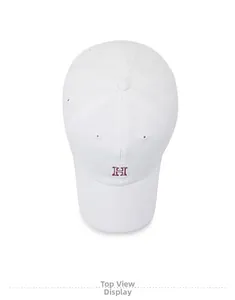 Vue de dessus d'une casquette de baseball en coton blanc avec broderie H rouge