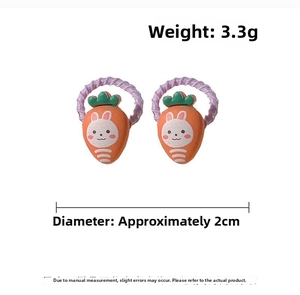 Detail of carrot ornament kids hair tie with 2cm diameter and 3.3g weight