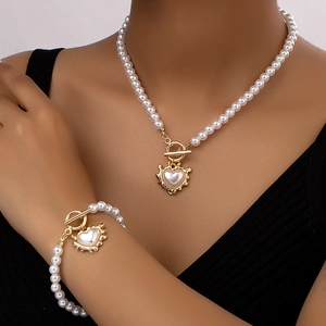 Elegant Artificial Baroque Pearl Necklace And Bracelet Alloy Rhinestone Heart Pendant Toggle Clasp Vintage Jewelry For Women