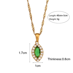 18K vergoldete Halskette mit grünem Zirkon-Anhänger in Marquise-Form und weißen Steinen