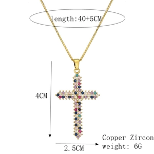 Détails du pendentif croix en zircon coloré avec spécifications de la chaîne 40+5cm