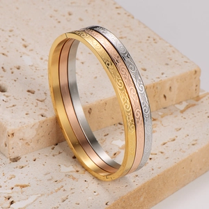 Set di tre bracciali in acciaio inossidabile con motivo a onde in oro, argento e rosa