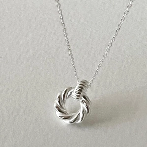 Minimalist 925 sterling silver necklace featuring a twisted rope circular pendant