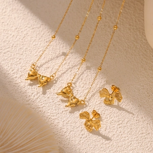 Titanstahl Schleife Schmuckset Für Damen Gold Silber Plattiert Perlenkette Und Schleife Ohrstecker Chic Mode Accessoires