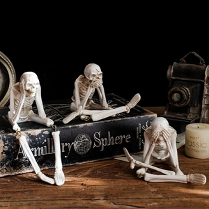 Drei Totenköpfe aus Harz: Nichts sehen, hören, sagen – Halloween Dekoration Figuren