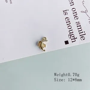 Detail of banana pendant in gold finish with three rhinestones, 12x8mm and 0.70g