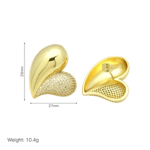 Detailed dimensions of 29mm heart-shaped gold earrings with sparkling zircon inlay