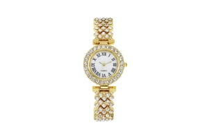 Vista de cerca de reloj de cuarzo dorado con números romanos y diamantes de imitación