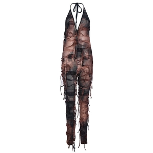 Detail eines Mesh-Bodysuit mit Ausschnitten und Distressed-Löchern in Braun-Schwarz