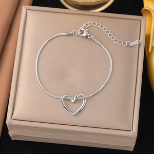 Silbernes Schlangenarmband mit Herzanhänger und verstellbarem Verschluss für Damen