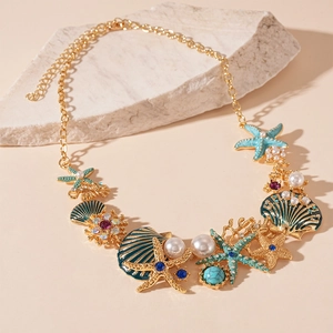 Collier marin doré avec étoile de mer, coquillages, perles et strass colorés