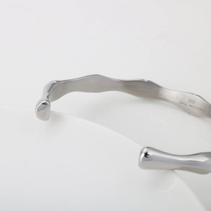 Bracelet jonc ouvert en acier inoxydable 316L à texture bambou plaqué or 18K