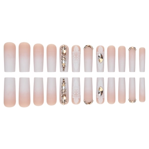 Faux ongles dégradé rose nude mat avec fleurs 3D et décorations en strass