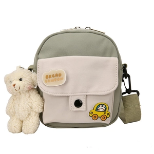 Mini sac bandoulière en toile vert et beige pour femme avec charmant petit ours peluche