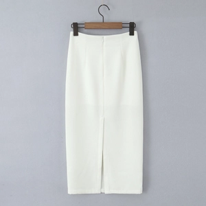 Detail of the high-waisted white midi skirt featuring a back slit and invisible zipper