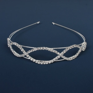 Macro detail of silver interlocking oval crystal headband with glittering rhinestones