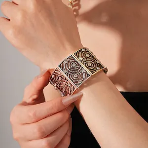 Luxury tricolor hollow square bracelet with rhinestone details for a vintage look