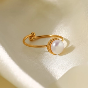 Detail of 18K gold stainless steel ring with freshwater pearl and scalloped edge setting