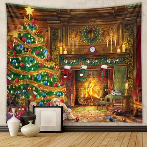 Detail eines Weihnachtswandteppichs mit gemütlichem Kamin, Weihnachtsbaum und Hunden