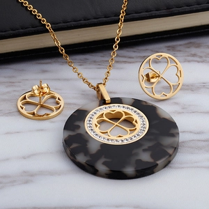 Golden titanium steel heart necklace and earring set with tortoise shell clover pendant