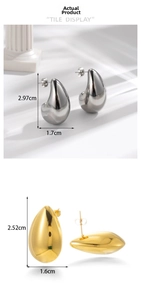 Detailed comparison of gold and silver teardrop C-shape earrings with size measurements