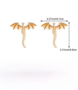 Detailed specs of gold dragon stud earrings showing 0.7x0.8cm size and copper material