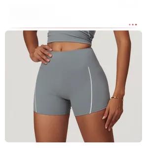 Détail du short de fitness sans couture taille haute avec rayures blanches en gris bleu