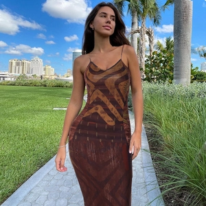 Robe longue moulante d'été à col en V, dos nu et imprimé géométrique marron pour femmes