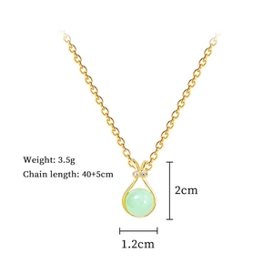 Detailed size chart of a lucky bag necklace with green gem pendant and gold chain specs