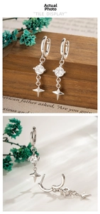 Détail de boucles d'oreilles étoile en argent avec zircon sur support vintage