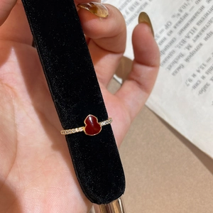 Bague Wulu plaquée or avec gourde en émail rouge et zircons de style moderne