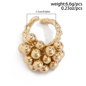 Detail of gold clusters ear cuff with dimensions 1.7cm and weight 6.6g on white background