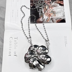 Flower Shape Metallic Crossbody Bag Zinc Alloy Mini Chain Purse For Women Chic Evening Party Handbag