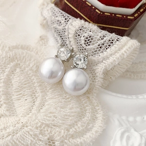 Elegant silver stud earrings with sparkling round zirconia and hanging white pearls