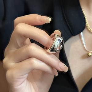 Minimalist S925 sterling silver ring with polished finish worn by a model