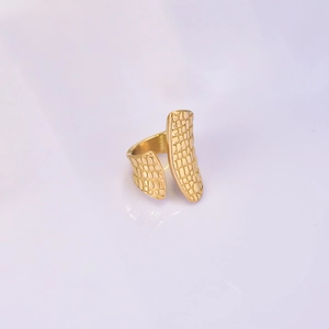 Minimalist 18K gold plated stainless steel open ring with textured scale pattern