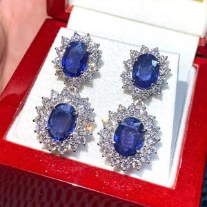 Eleganti orecchini di zaffiro a forma di fiore con alone di zirconi in scatola rossa
