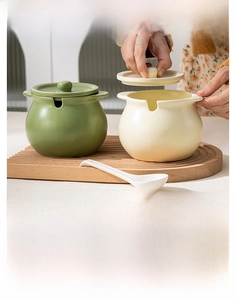 Detail view of the ceramic seasoning jar lid and convenient built-in spoon slot design