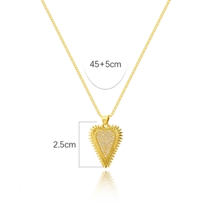 Details des goldenen Herzanhängers mit weißen Zirkonia und Maßen 45+5cm sowie 2,5cm