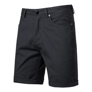 Détails du short décontracté en coton noir avec braguette boutonnée et revers au bas