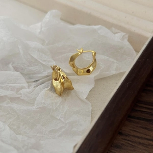 French style 925 sterling silver U-shaped hoop earrings with molten gold texture finish
